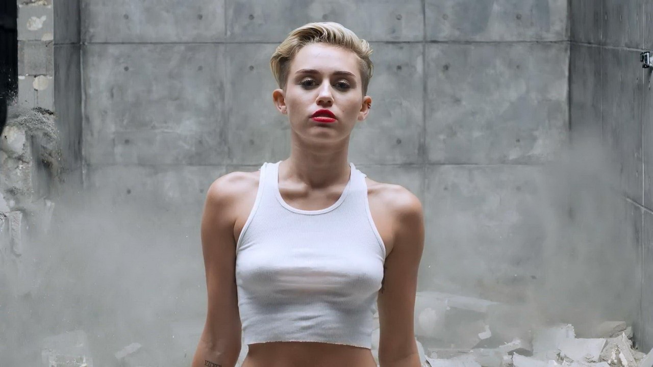 Miley Cyrus Versión Porno Bola Demolición 02