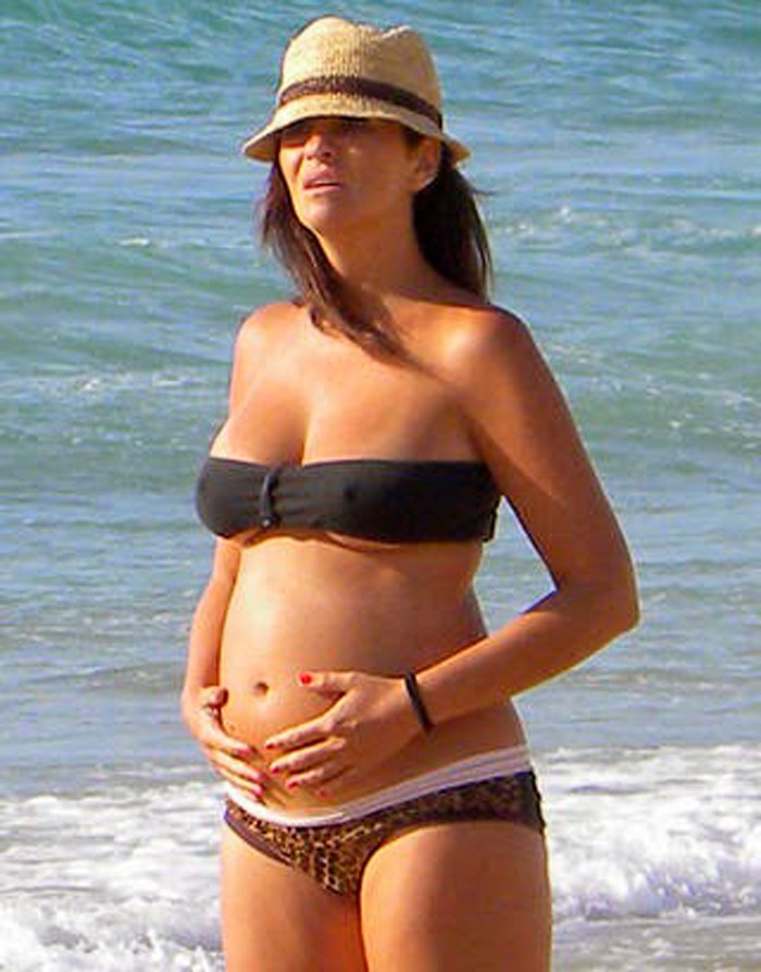 Melanie Olivares embarazada en playa