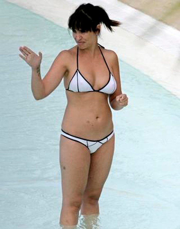 Melanie Olivares gorda bikini