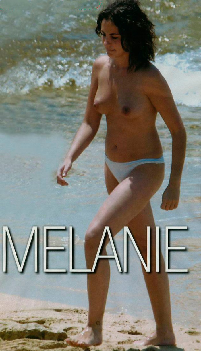 Melanie Olivares sin ropa en playa