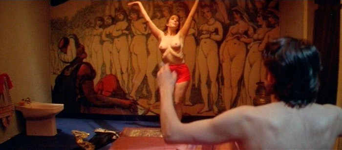 Nathalie Seseña bailando desnuda