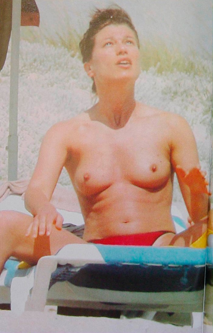 Sonia Ferrer tomando sol tetas