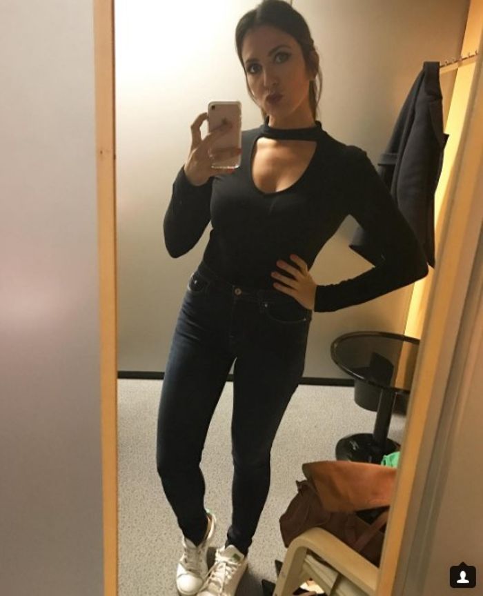 Selfie probándose ropa