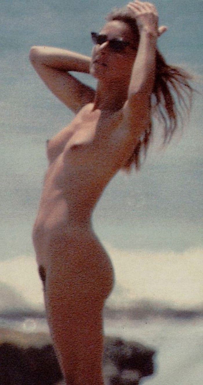 Cayetana Guillén Cuervo sin ropa en playa