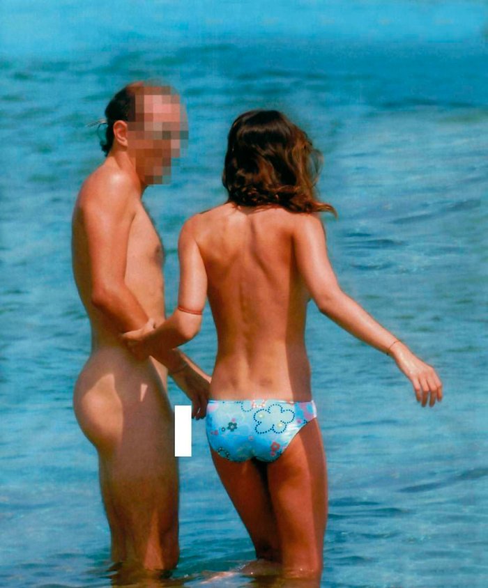 Eva Santolaria pareja desnudo playa