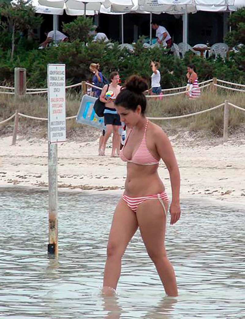 Inma Cuesta Fotos Pillada Bikini Playa 3