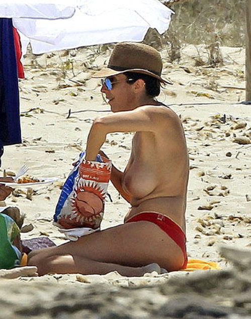pillada topless playa Paz Padilla