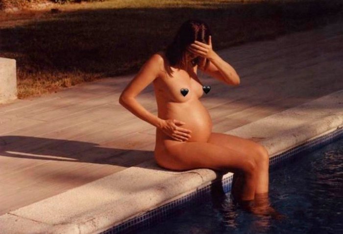 Dafne Fernández desnuda embarazada piscina