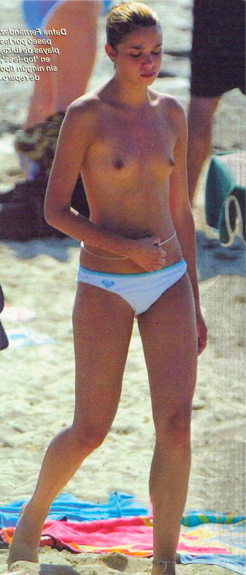 Dafne Fernández topless Ibiza