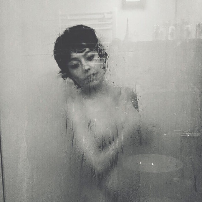 Anna Castillo desnuda ducha