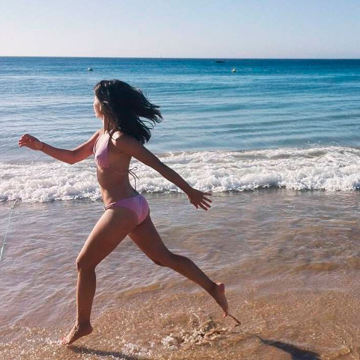 Núria Marín Corriendo Playa Bikini Rosa