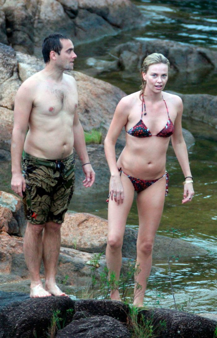 Charlize Theron en Bikini