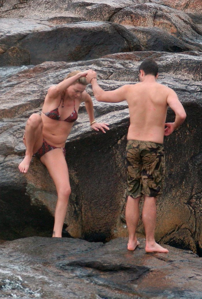 Charlize Theron fotos bikini vacaciones marido 3