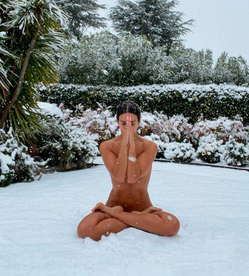 Cristina Pedroche Desnuda Yoga Nieve