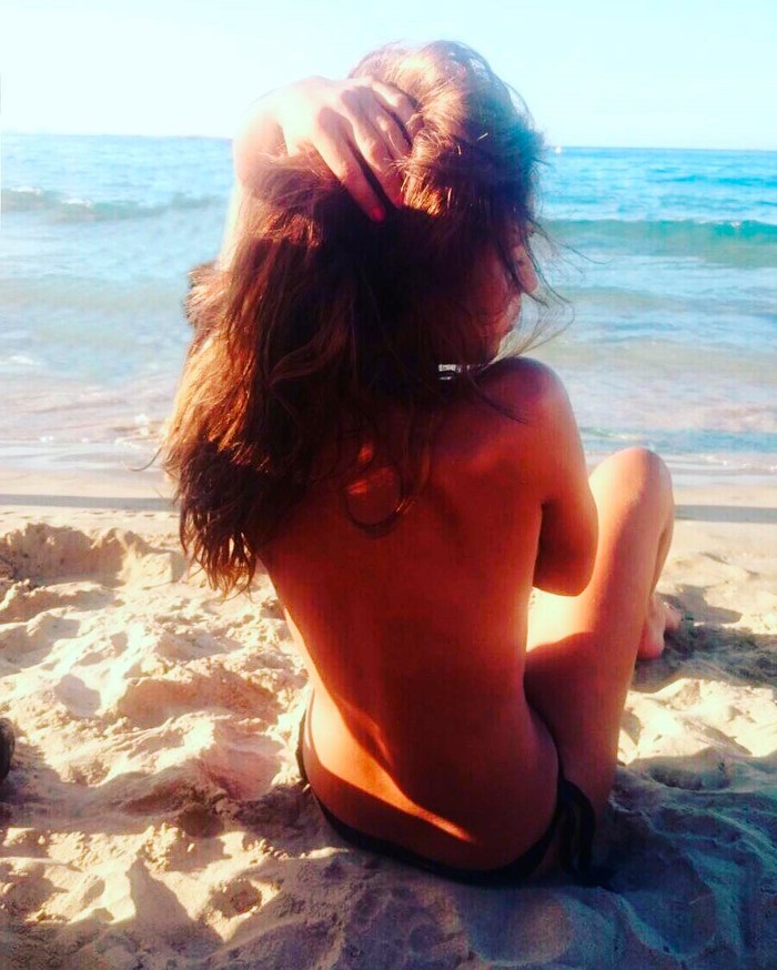 Raquel Martín topless playero