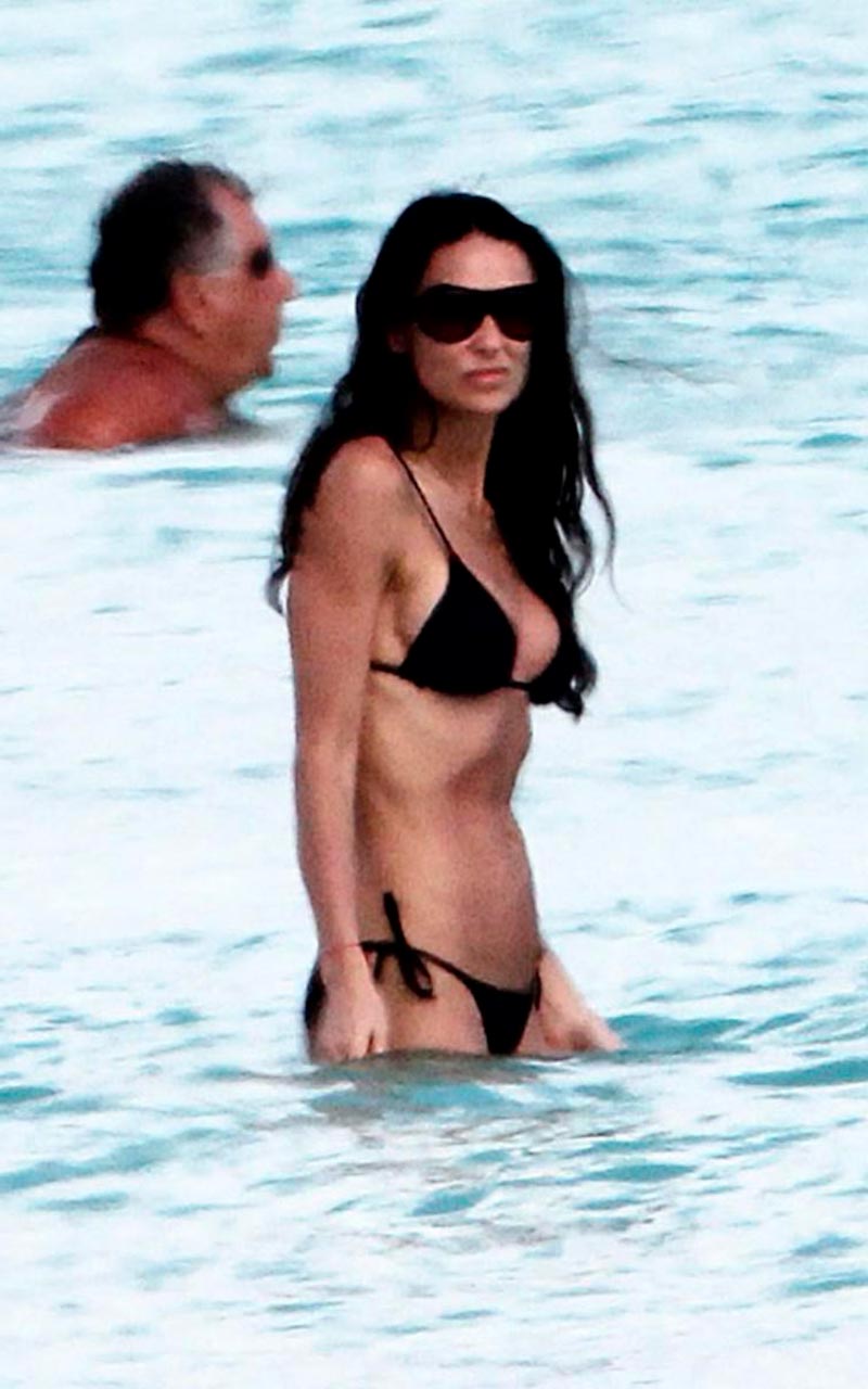 Demi Moore Bikini Playa Vacaciones 2