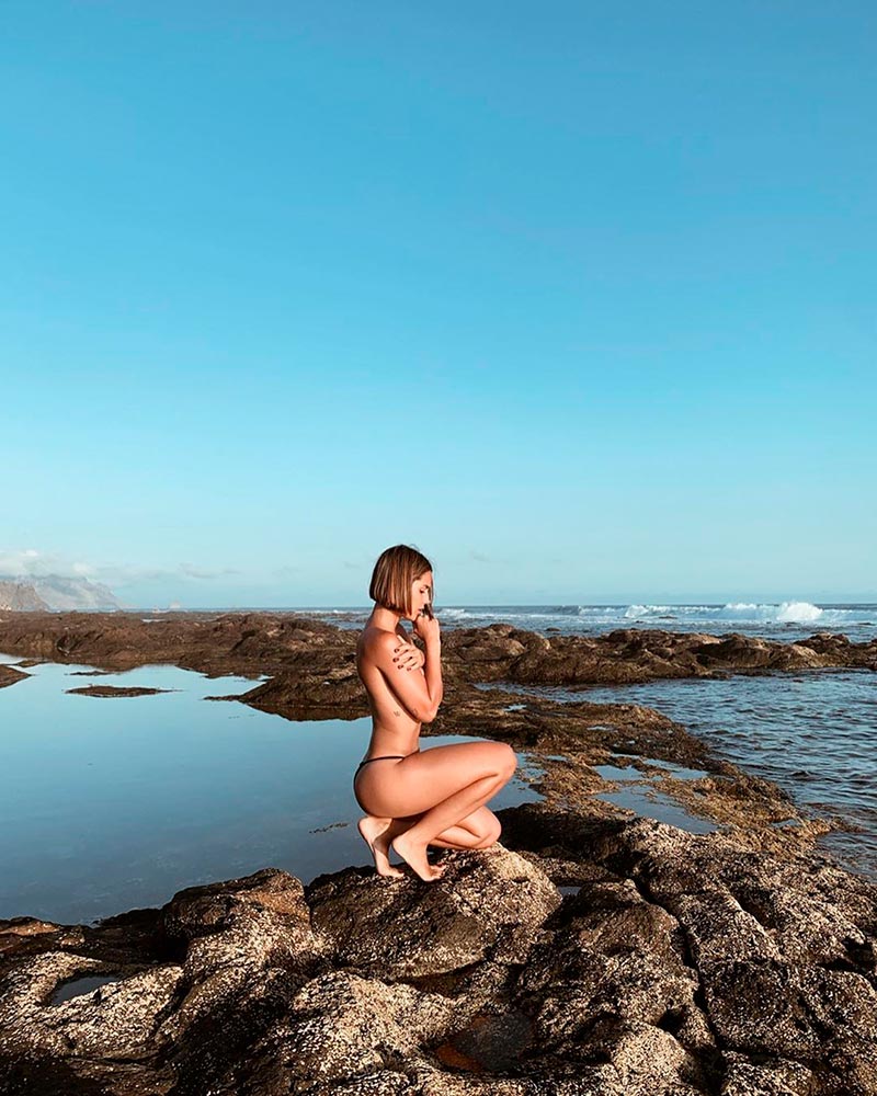 Michelle Calvó Desnuda Topless Playa 2