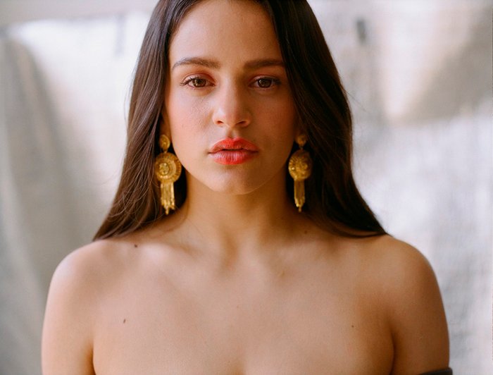 Rosalía casi topless