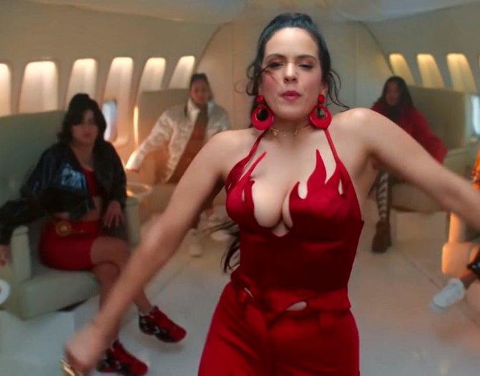 Rosalía escote videoclip musical