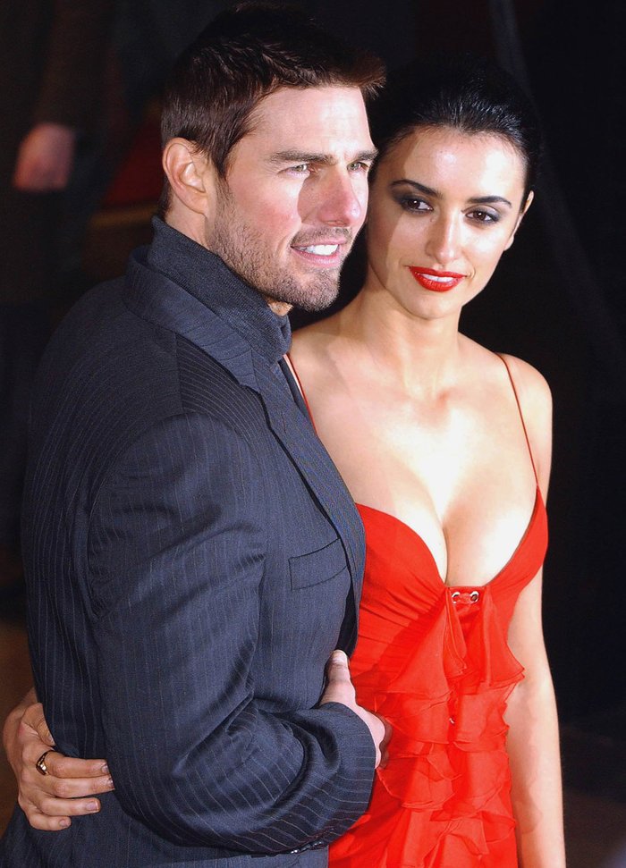 Penélope Cruz Pareja Tom Cruise Vestido Sexy Rojo