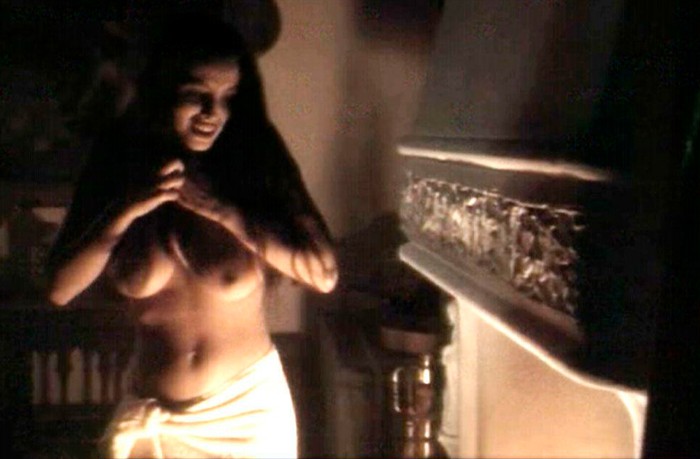 Ana Álvarez topless en película