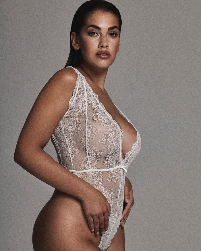 Lorena Durán modelo curvy desnuda