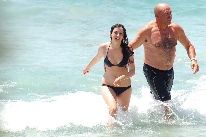 Ana De Armas Pillada Bikini Playa Padre 4