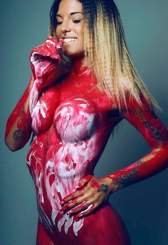 Nuría MH desnuda cuerpo pintado