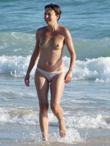 Eva Hache desnuda topless