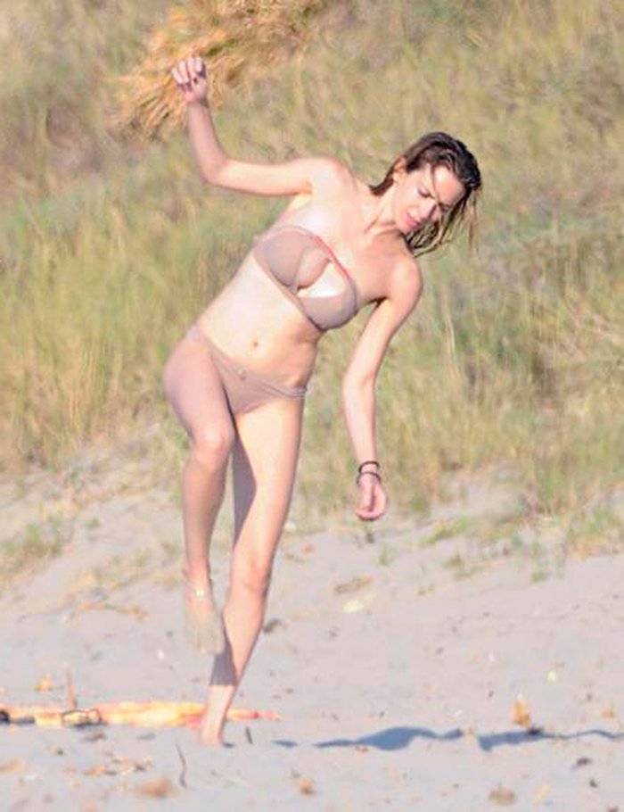 Kira Miro pillada en playa