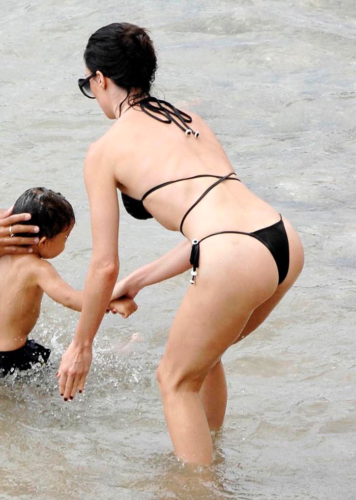 Paz Vega bikini espectacular