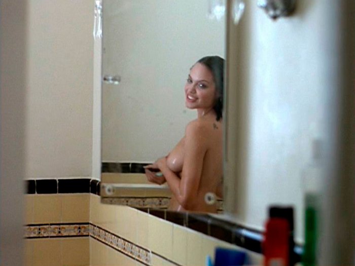 Angelina Jolie desnuda escena película