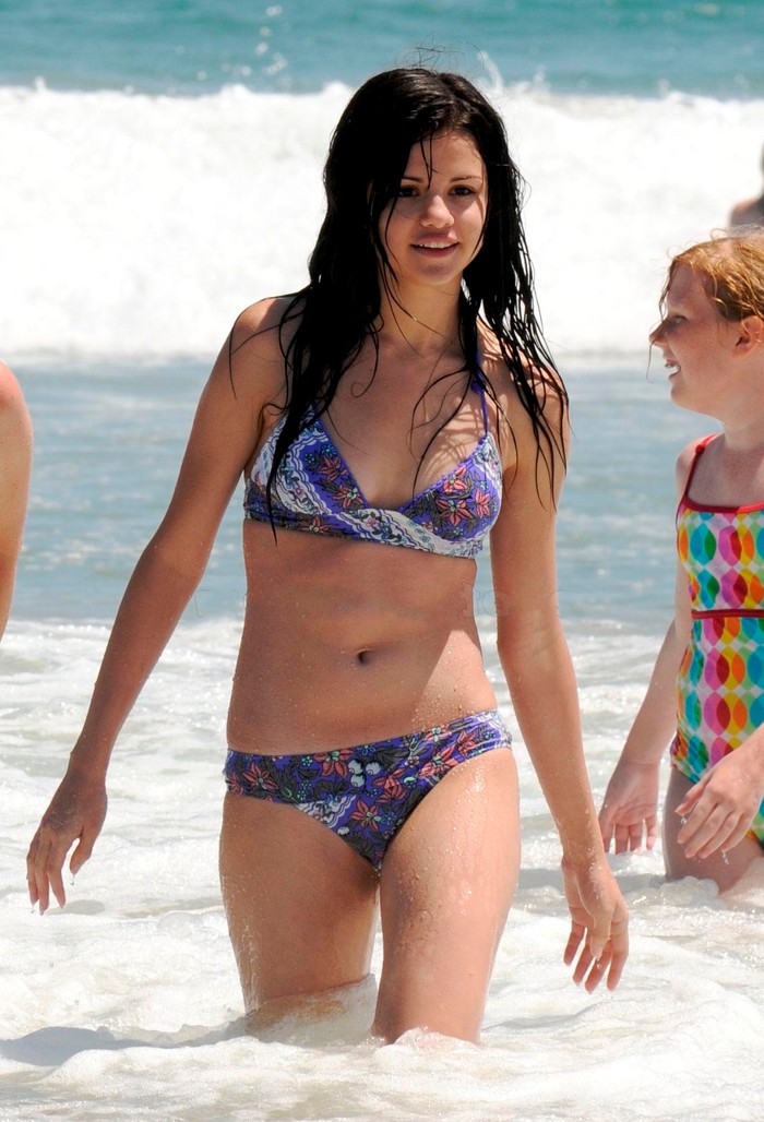 Selena Gomez bikini fotos playa 5