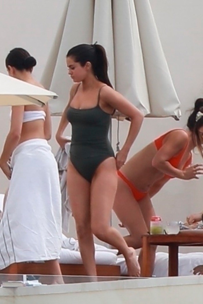 Selena Gomez fotos bañador cuerpo 9