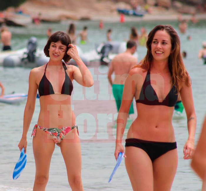 Silvia Alonso amiga Úrsula Corberó playa bikini