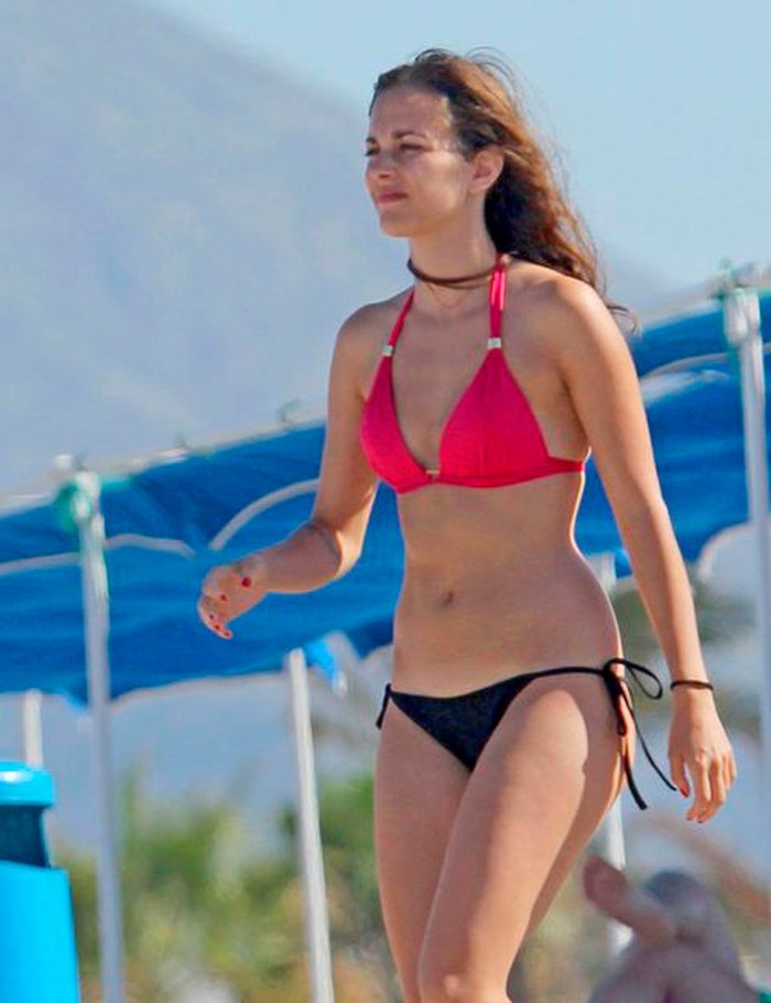 Silvia Alonso bikini playa