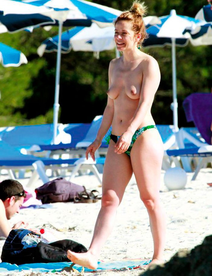 María Adánez Topless Interviu Playa Menorca 6