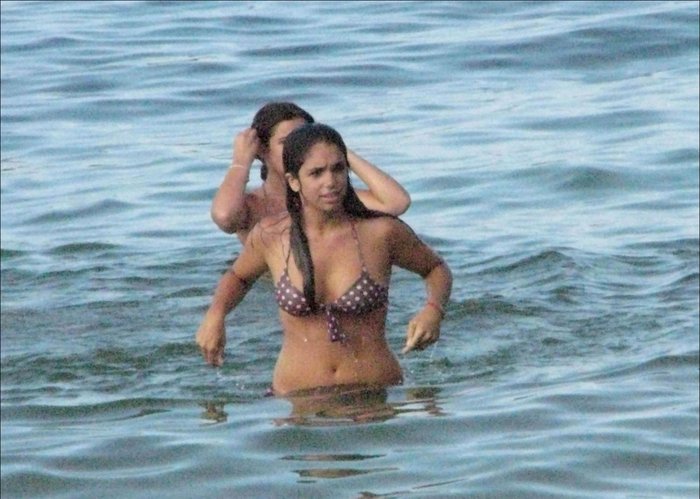 Elena Furiase Cuerpazo Bikini Playa Vacaciones 7