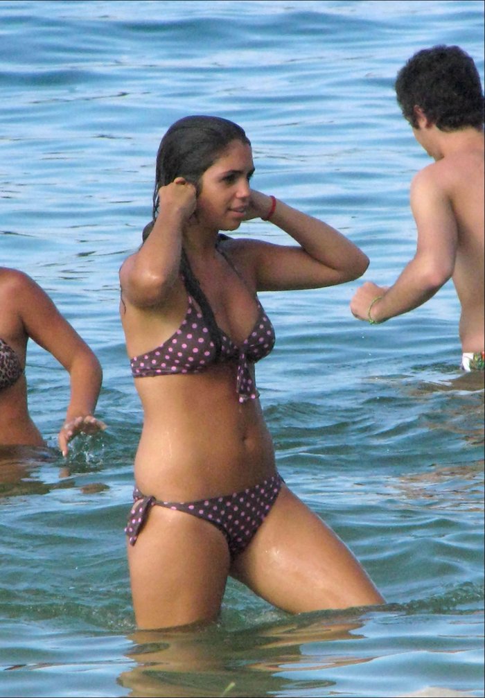 Elena Furiase Cuerpazo Bikini Playa Vacaciones 8