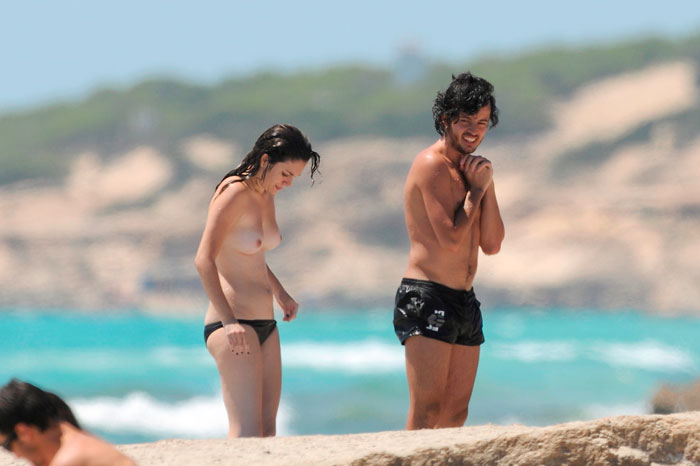 Blanca Suárez Pillada Topless Playa Paparazzi 4