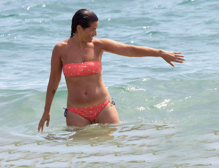 Nuria Roca Presentadora Radiofónica Bikini Playa 2