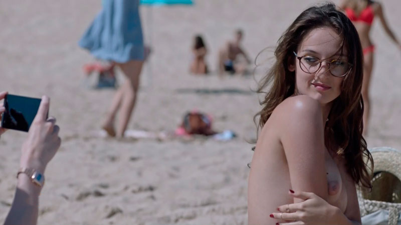 María De Nati Topless Playa Serie Verdad Telecinco 2