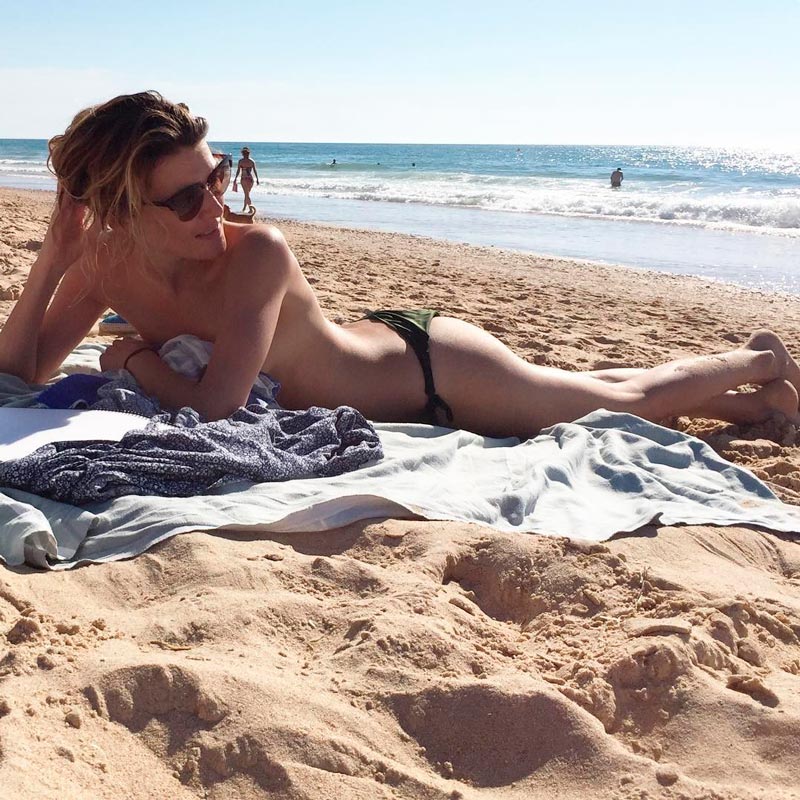Marta Nieto Topless Tomando Sol Vacaciones