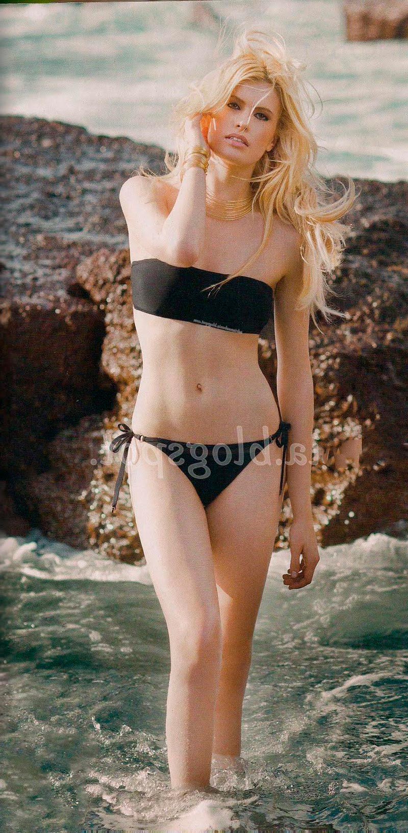 Adriana Abenia Fotos Sexys Bikini Mar