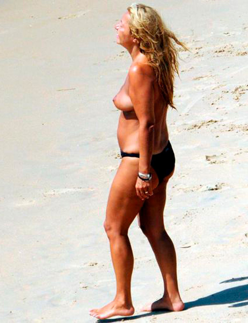 Cristina Tárrega Pillada Topless Playa 3
