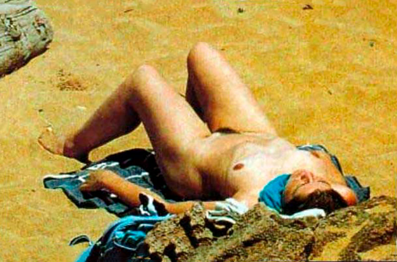 María Pujalte Desnuda Nudismo Pillada Playa 4