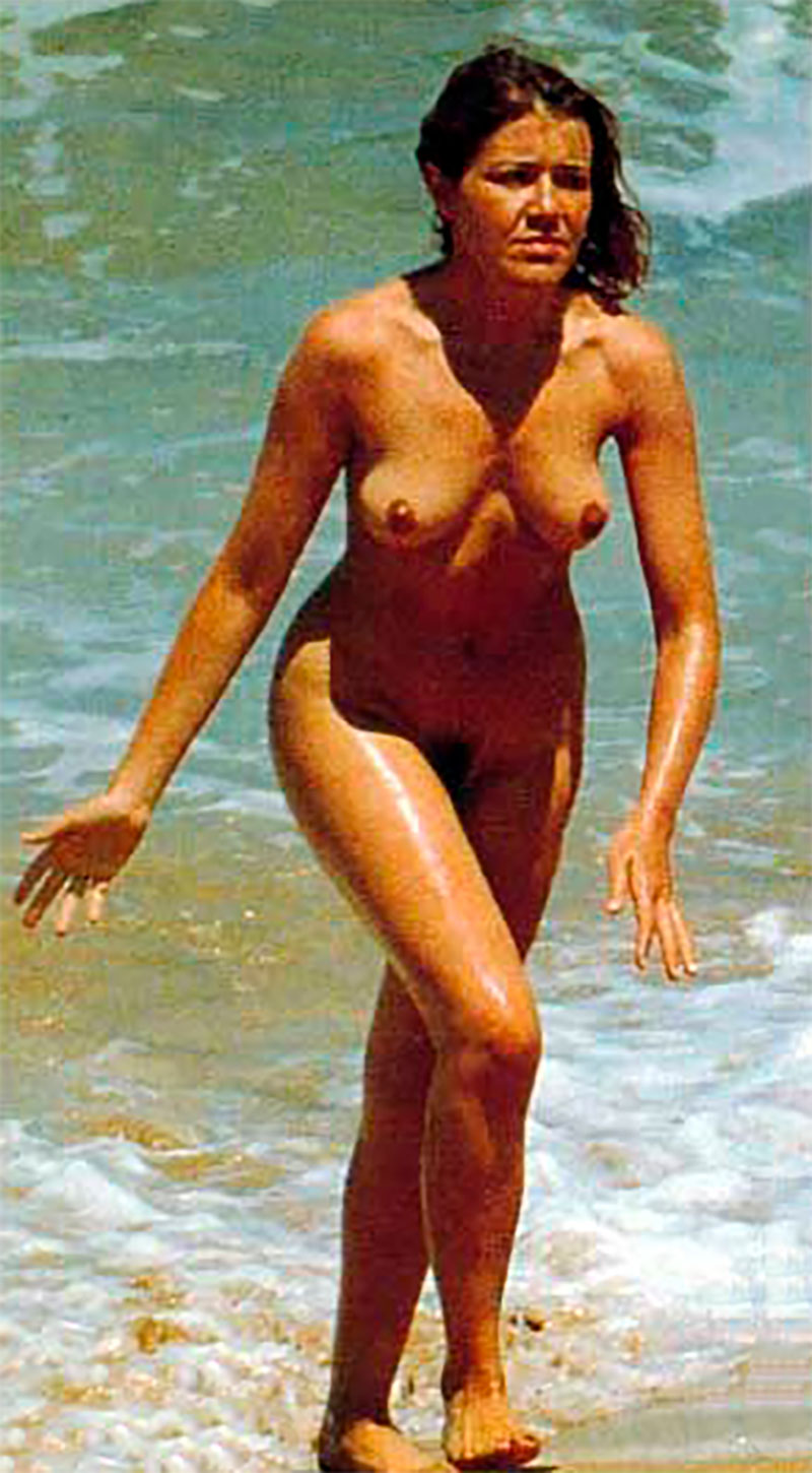 María Pujalte Desnuda Topless Pillada Playa