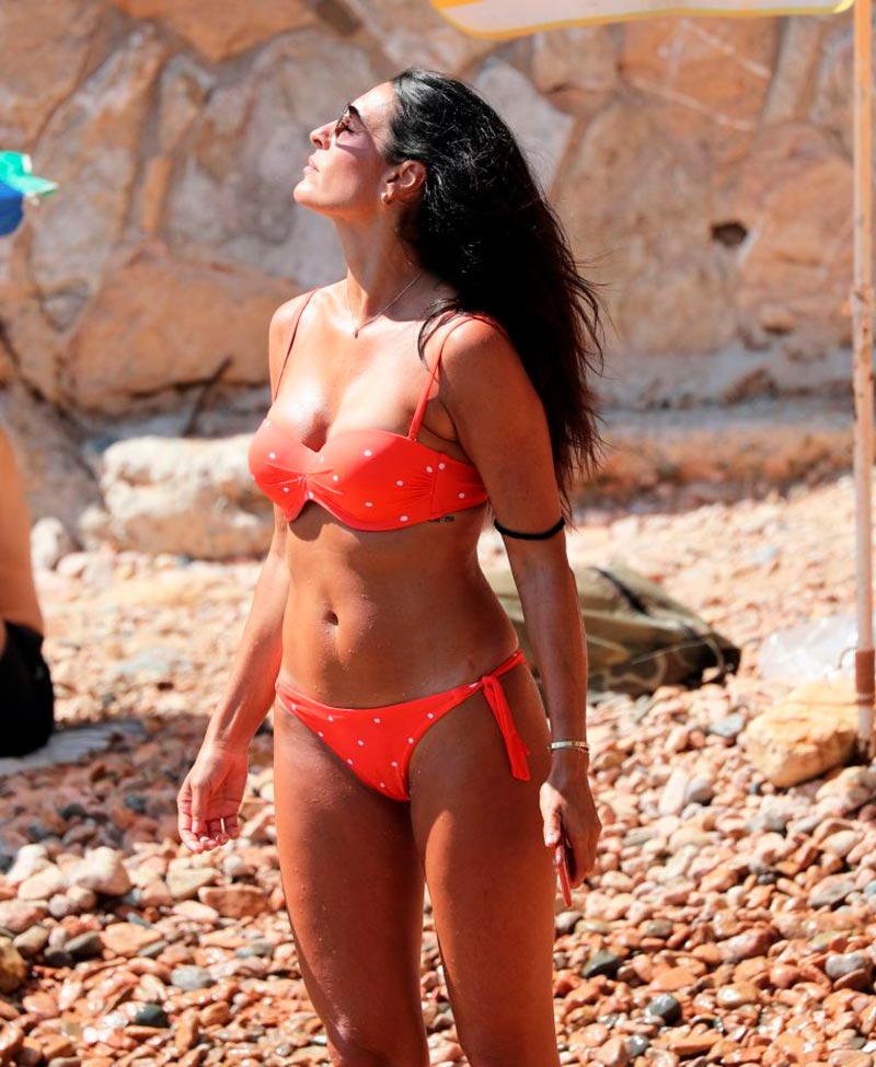 Verónica Hidalgo Fotos Playa Bikini Naranja 4