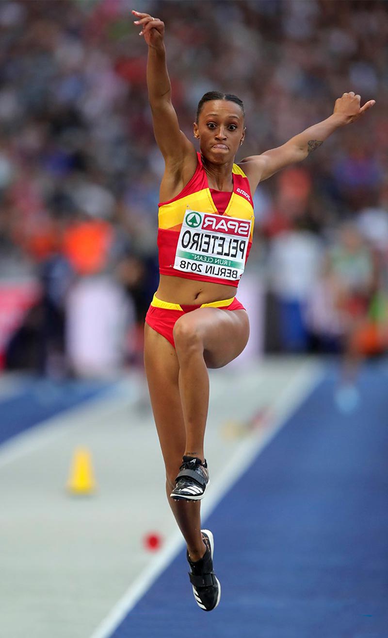 Ana Peleteiro Saltando Foto Olimpiadas Tokio