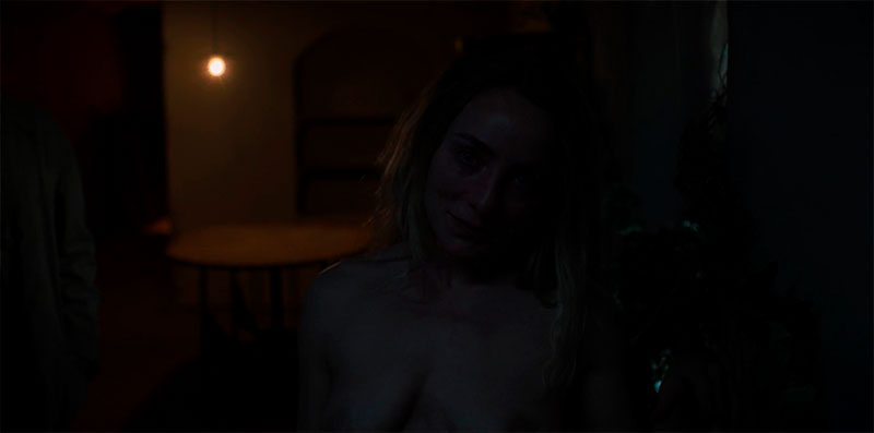 Ángela Cremonte Topless Serie Netflix Feria Luz Oscura